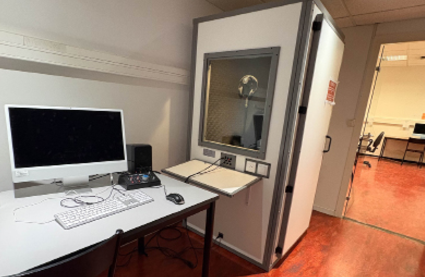 salle montage journalisme ICM